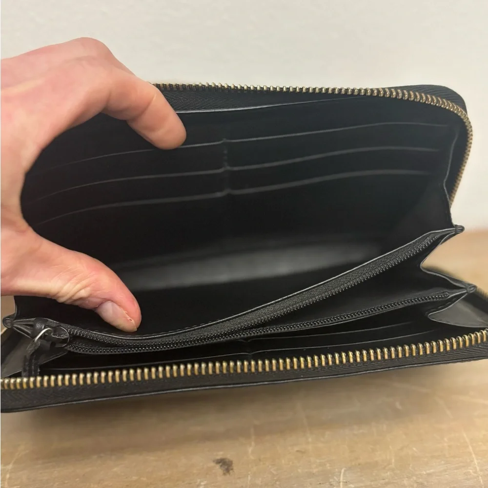 Authentic Gucci Microguccissima Black Leather Zipper Wallet - Picture 10 of 14